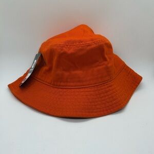 NWT Newhattan orange Bucket Hat 100% Cotton
Size S/M.